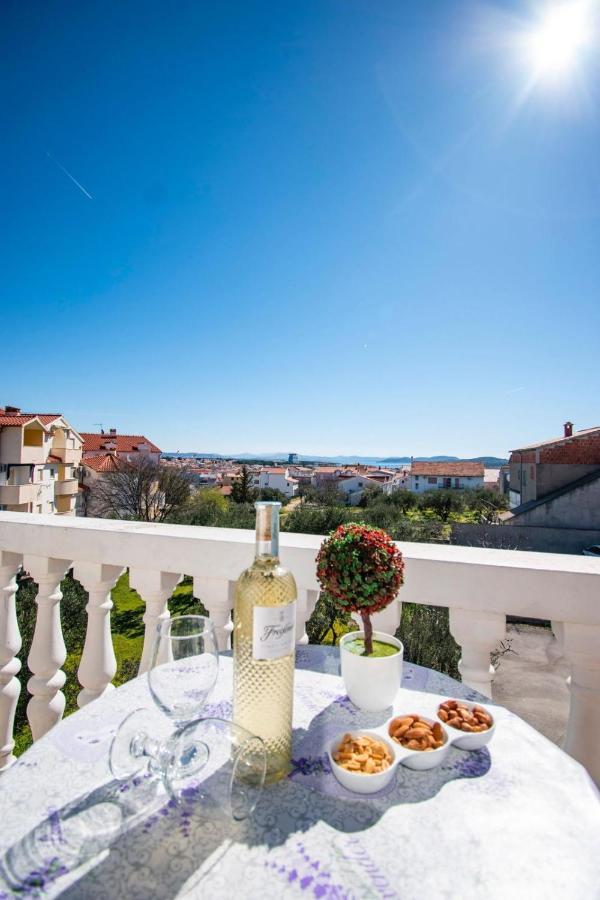 Family Holiday Apartments Lucia Vodice Buitenkant foto