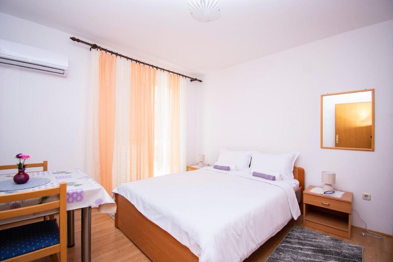 Family Holiday Apartments Lucia Vodice Buitenkant foto