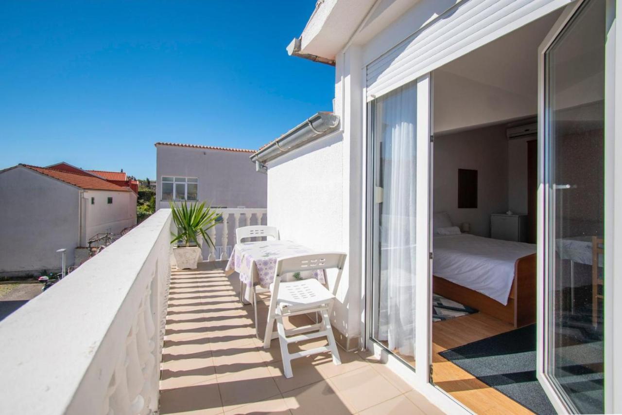 Family Holiday Apartments Lucia Vodice Buitenkant foto