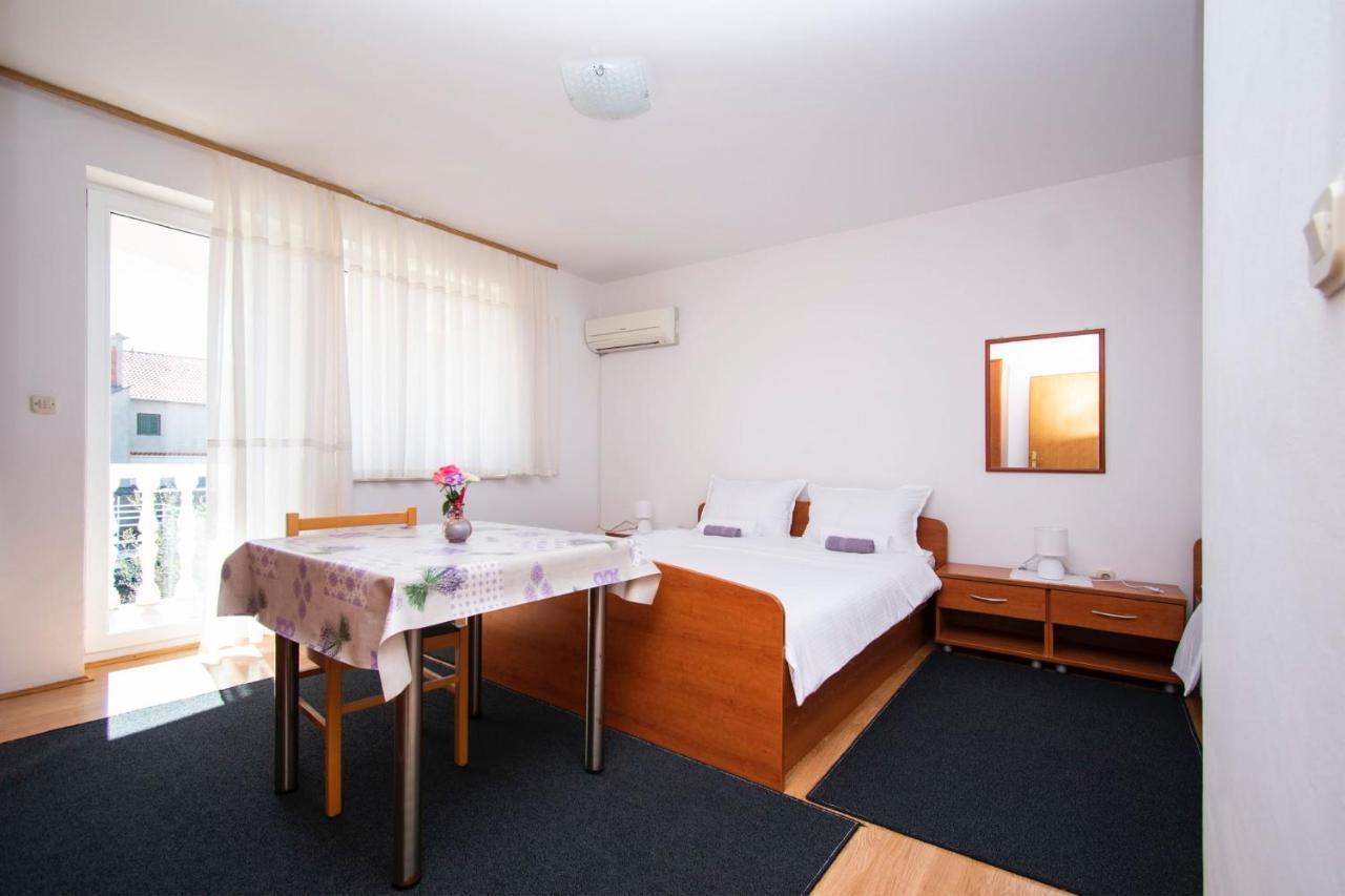 Family Holiday Apartments Lucia Vodice Buitenkant foto