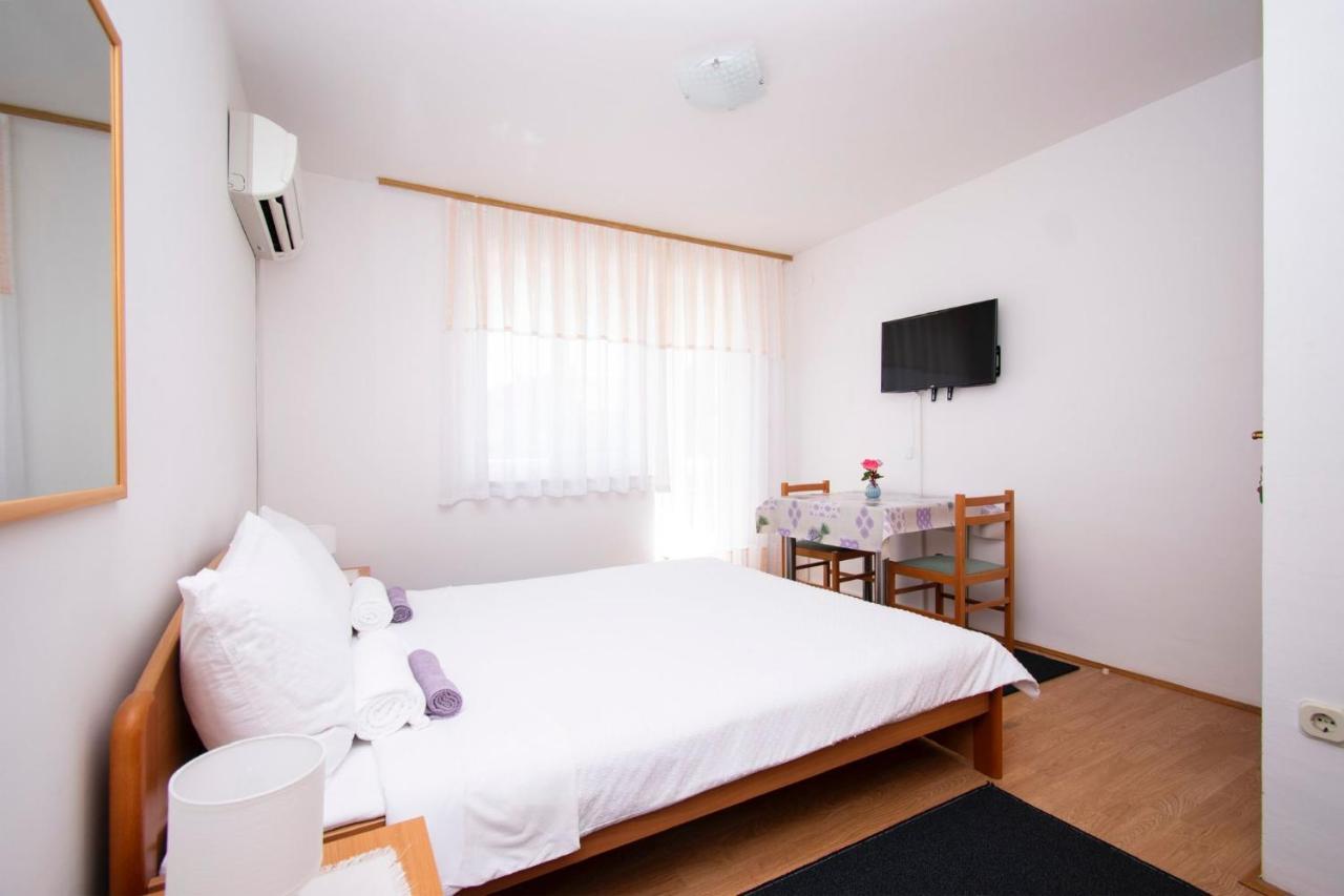 Family Holiday Apartments Lucia Vodice Buitenkant foto