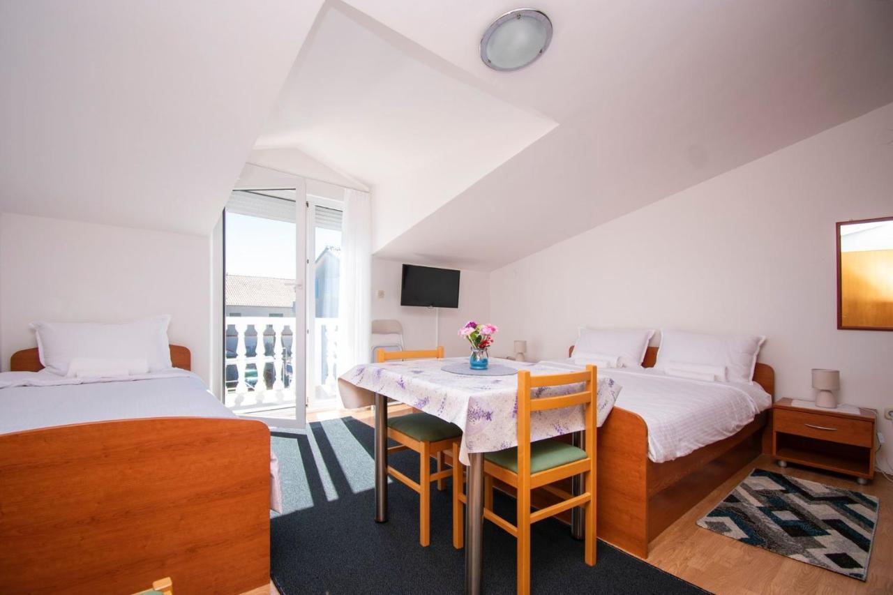Family Holiday Apartments Lucia Vodice Buitenkant foto