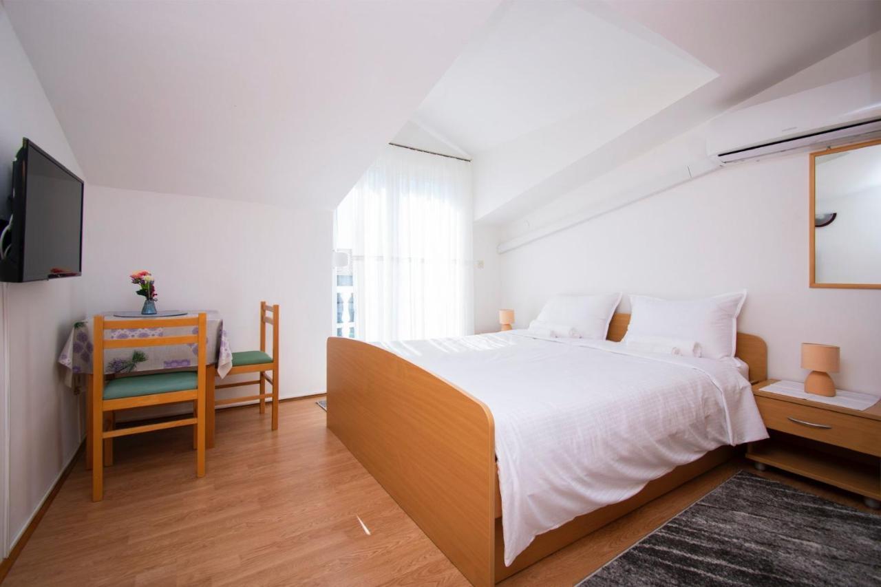 Family Holiday Apartments Lucia Vodice Buitenkant foto