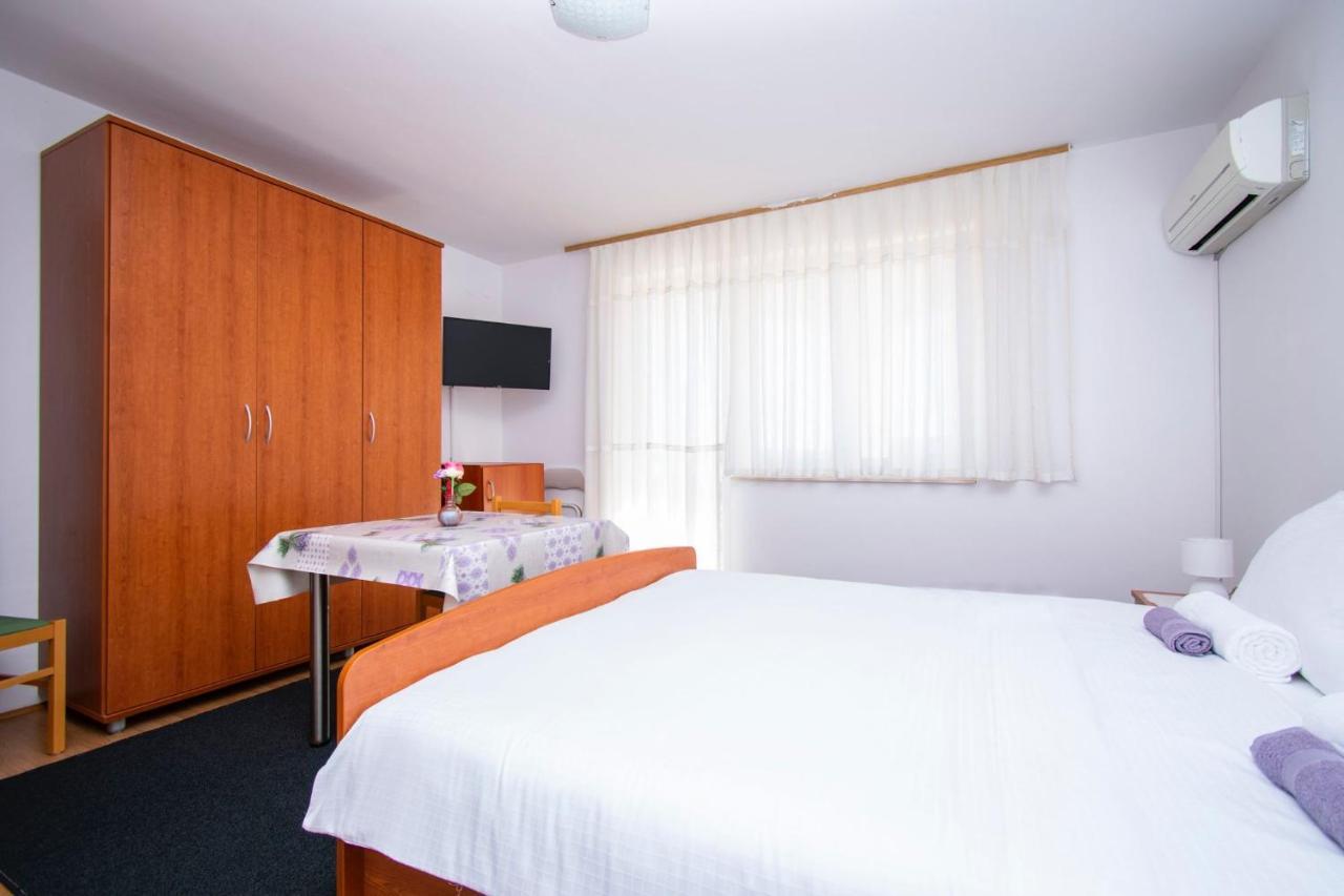 Family Holiday Apartments Lucia Vodice Buitenkant foto