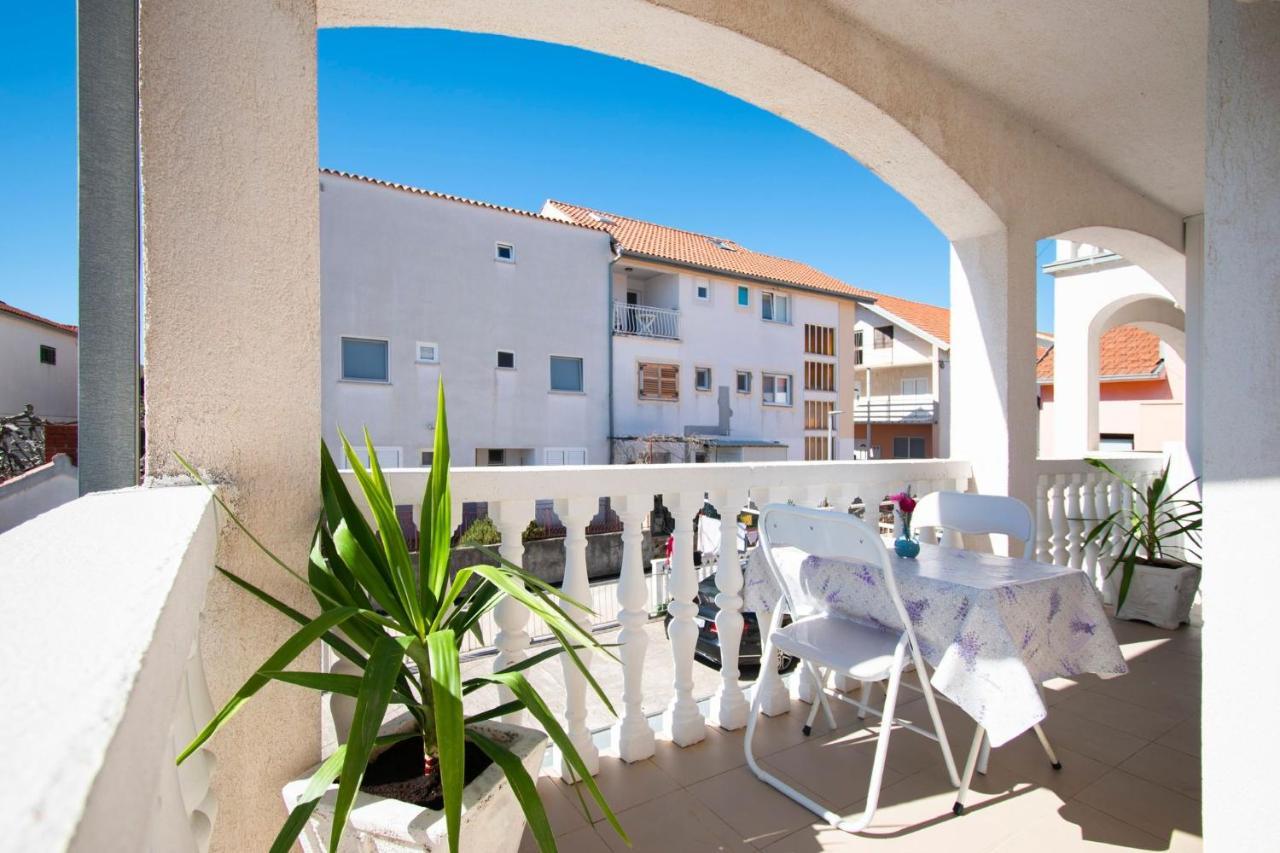 Family Holiday Apartments Lucia Vodice Buitenkant foto