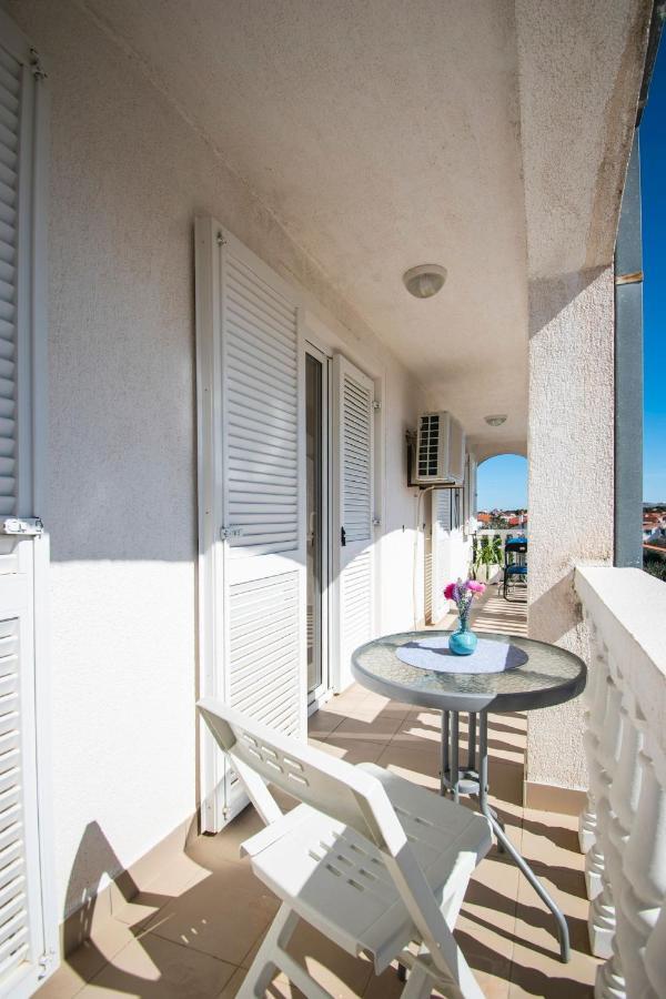 Family Holiday Apartments Lucia Vodice Buitenkant foto