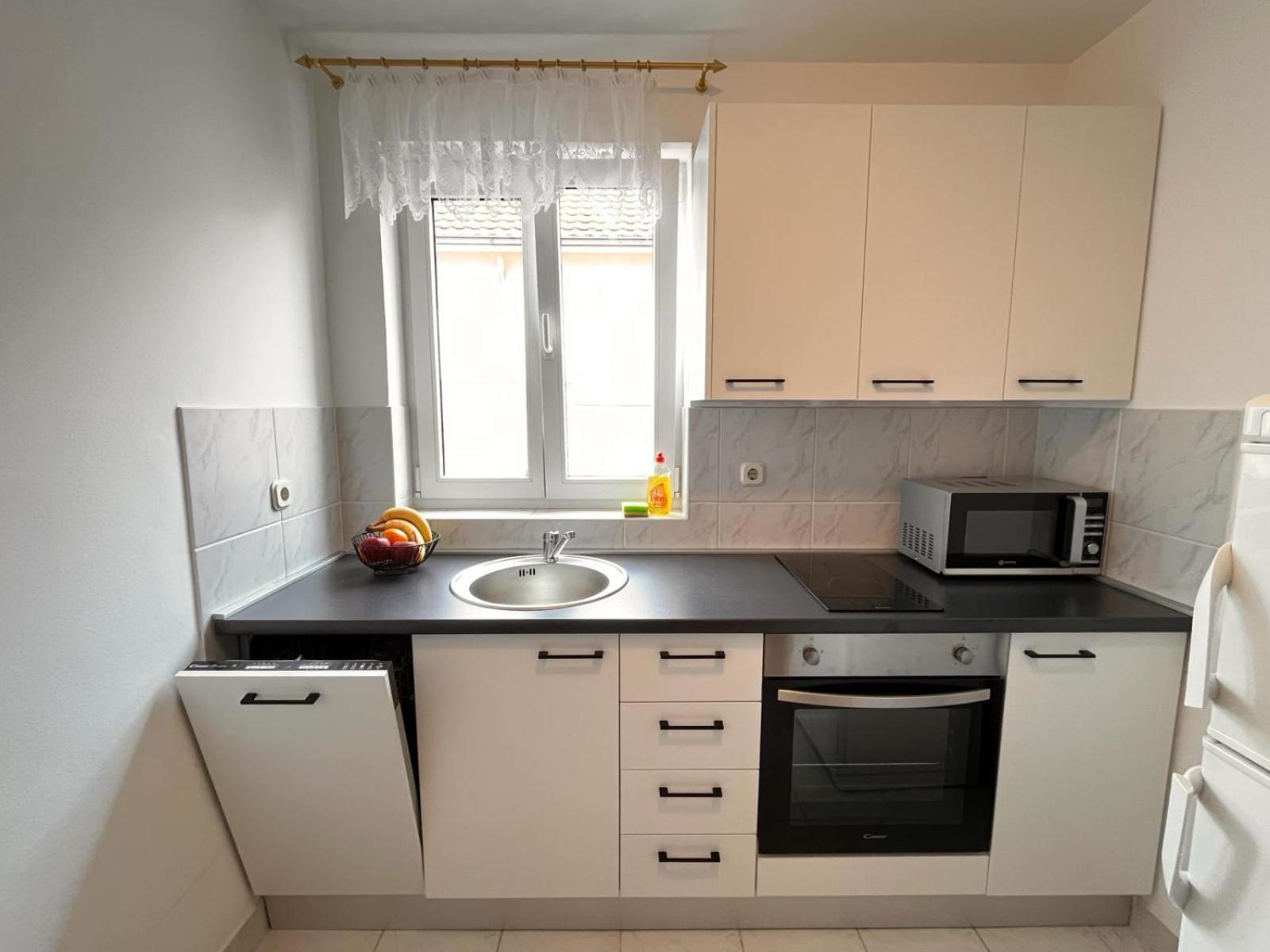 Family Holiday Apartments Lucia Vodice Buitenkant foto