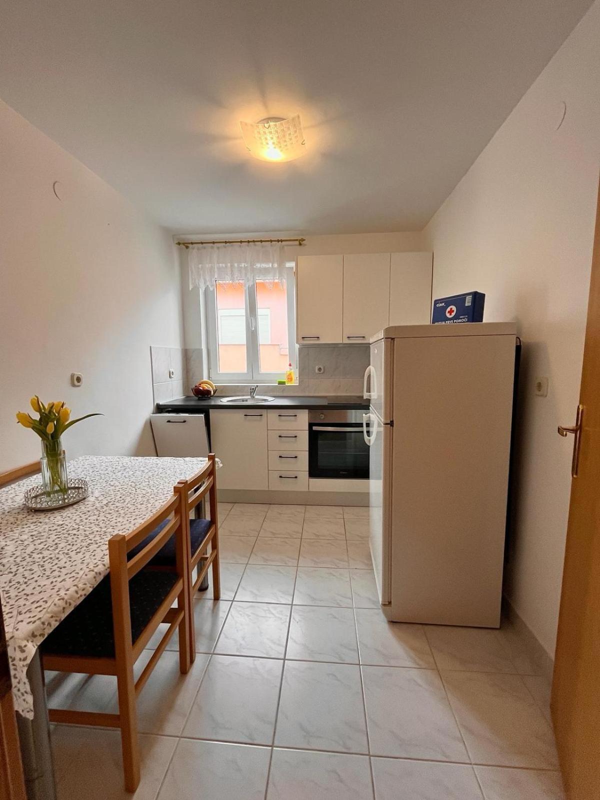 Family Holiday Apartments Lucia Vodice Buitenkant foto