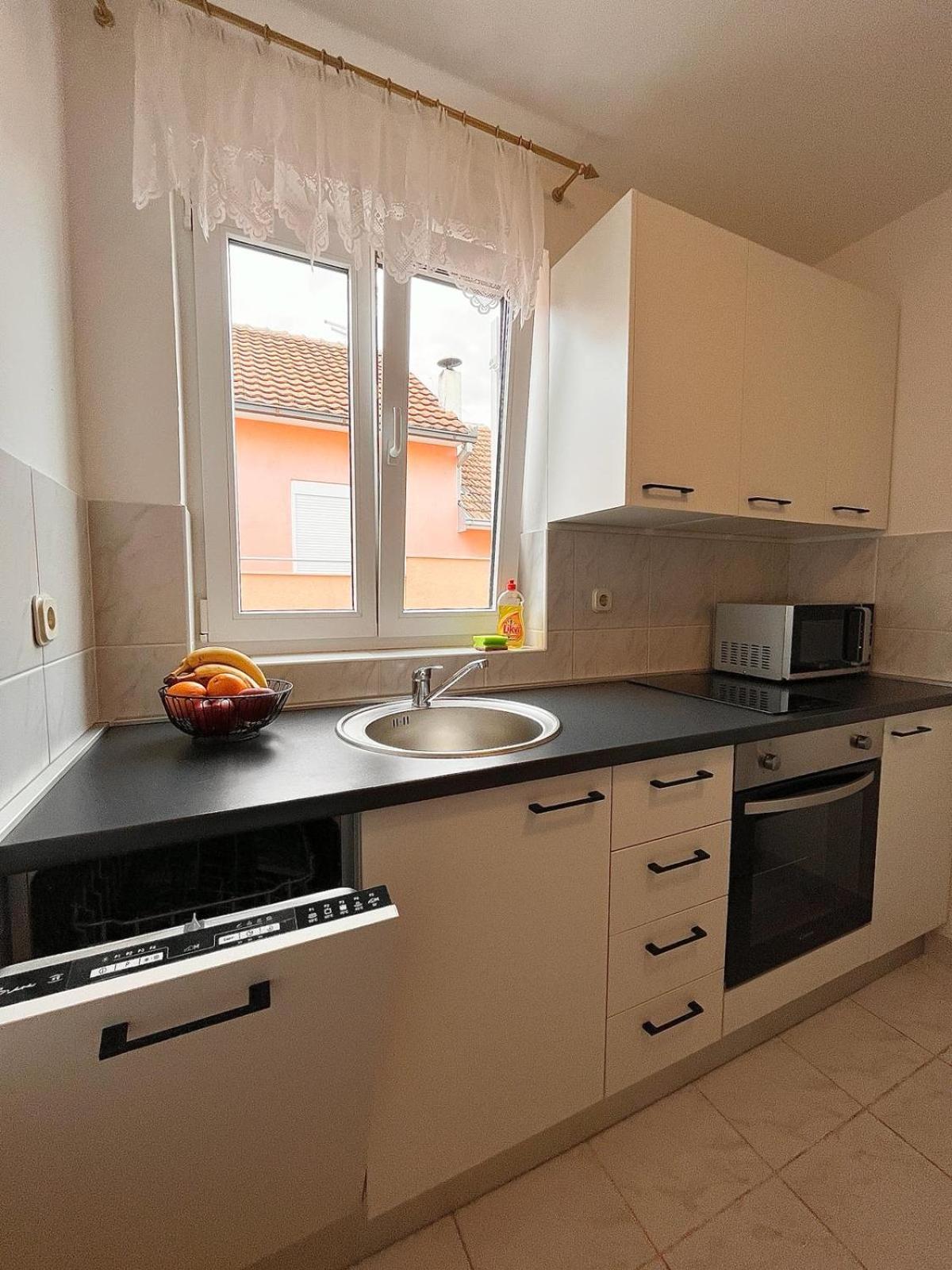 Family Holiday Apartments Lucia Vodice Buitenkant foto